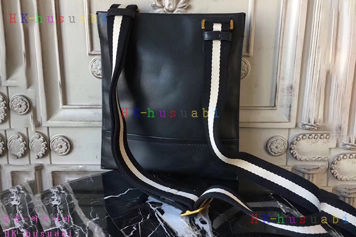 �ڹ̷��ޡ� �߸� ������ ũ�ν��� BL52088-2