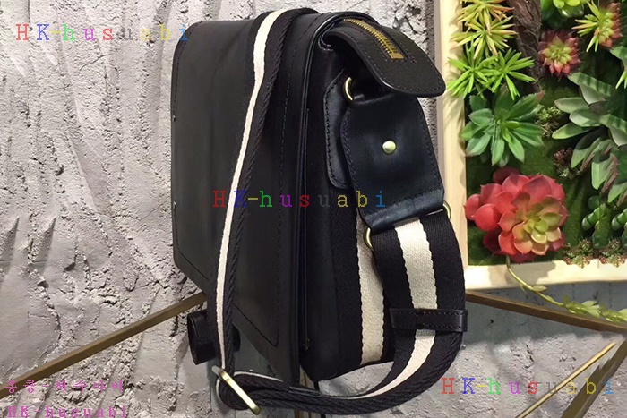 �ڹ̷��ޡ� �߸� ������ ũ�ν��� BL700160-2