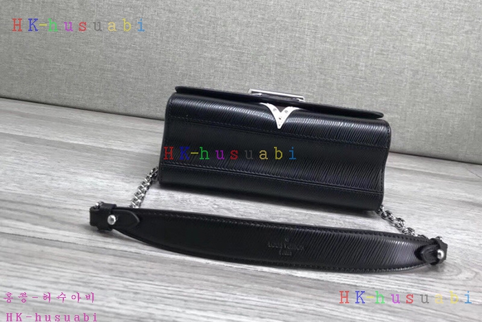 �ڹ̷��ޡ� ���̺��� Ʈ����Ʈ�� M50282V-3