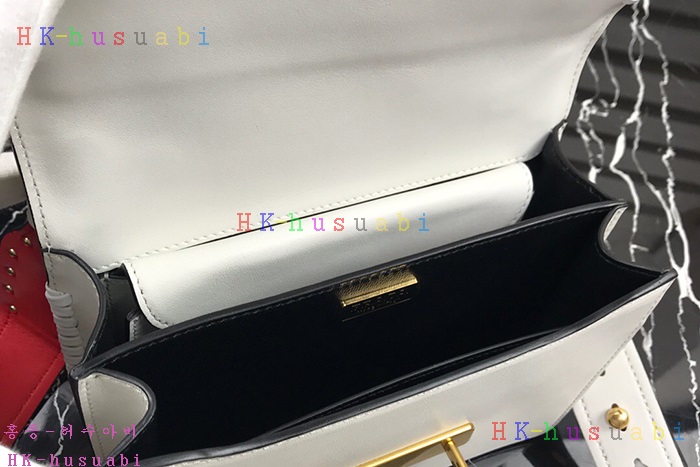 �ڹ̷��ޡ� ����� ī�̿��� P 1BD045